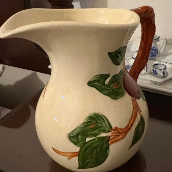 Apple Collection by Franciscan (USA Backstamp) 28 Ounce Pitcher - Picture 3 of 6
